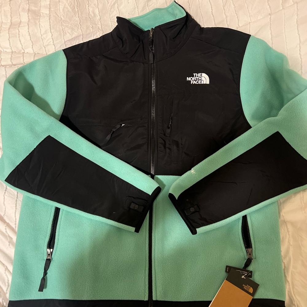 The North Face Men Large Denali jacket.